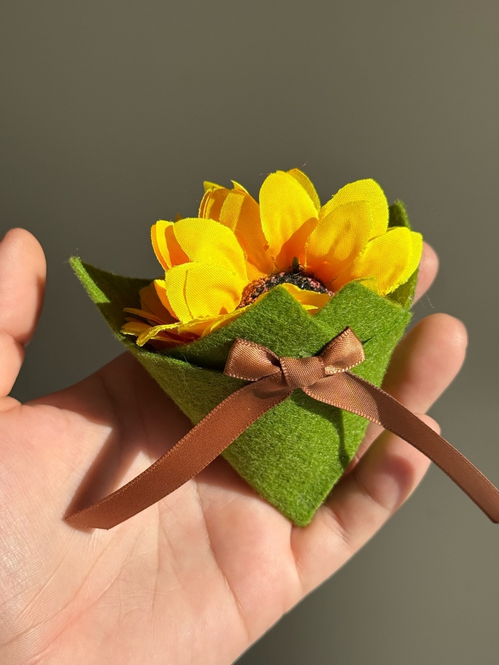 Handmade Faux Sunflower Floral Bow Bouquet Brooch Pin Accessories - Picture 9 of 9